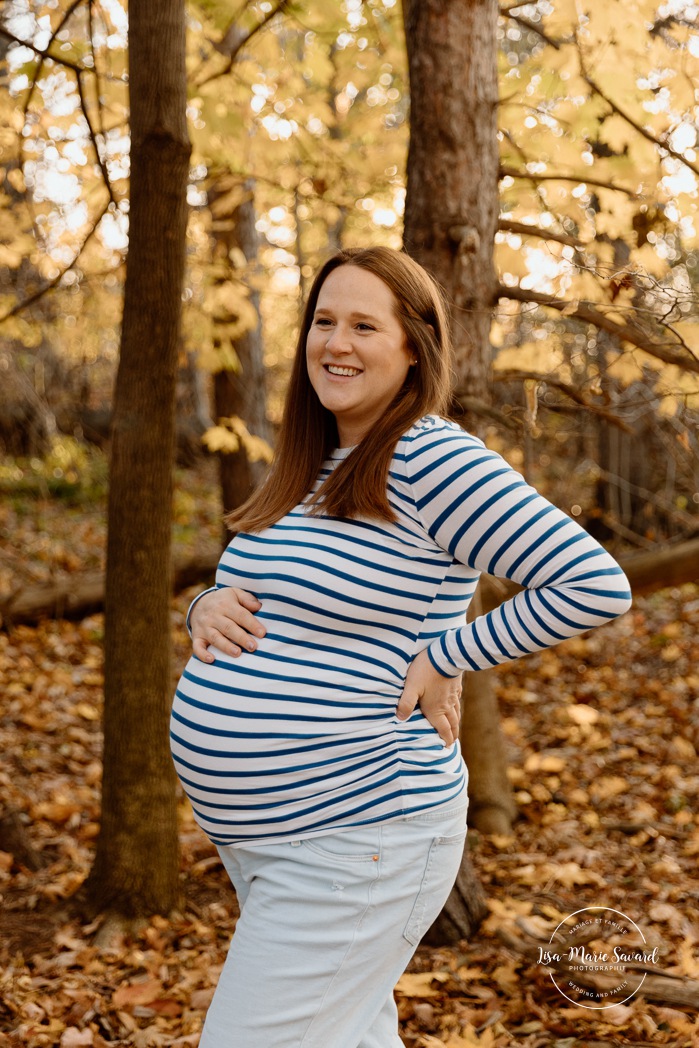 Fall maternity photos. Forest maternity photos. Wood maternity photos. Séance photo au belvédère Camillien-Houde. Photos sur le Mont-Royal. Photographe à Montréal. Montreal photographer.