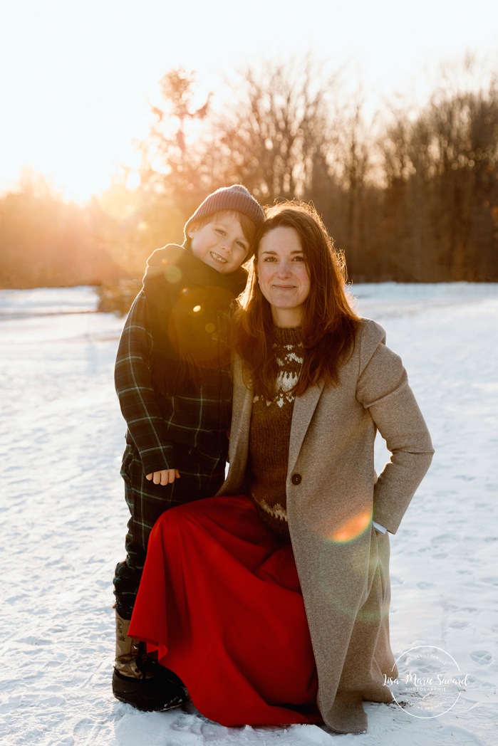 Winter family photos. Snowy family photos. Family photos in the snow. Forest family photos. Séance photo de famille en hiver à Montréal. Montreal winter family photoshoot. Parc Angrignon hiver neige.