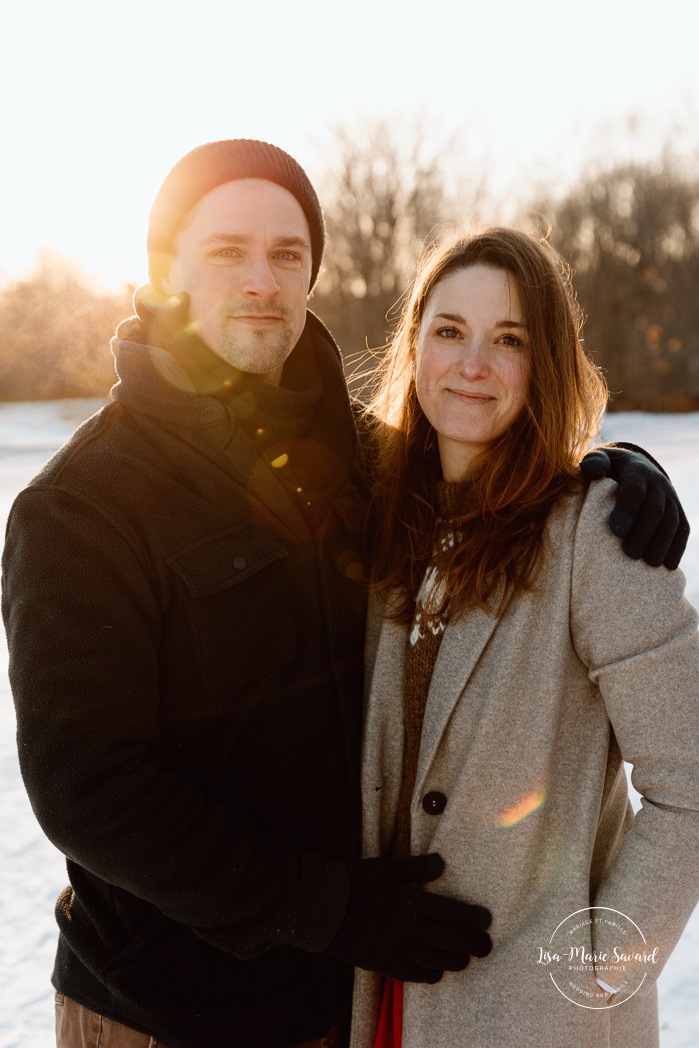 Winter family photos. Snowy family photos. Family photos in the snow. Forest family photos. Séance photo de famille en hiver à Montréal. Montreal winter family photoshoot. Parc Angrignon hiver neige.