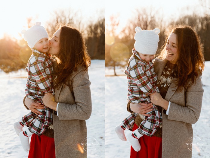 Winter family photos. Snowy family photos. Family photos in the snow. Forest family photos. Séance photo de famille en hiver à Montréal. Montreal winter family photoshoot. Parc Angrignon hiver neige.