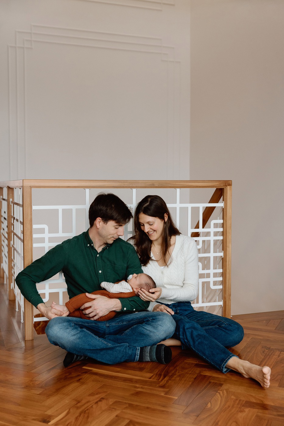 Photographe de nouveau-né à Montréal. Photos de nouveau-né à domicile à Montréal. Montreal newborn photographer. Montreal lifestyle newborn photos.