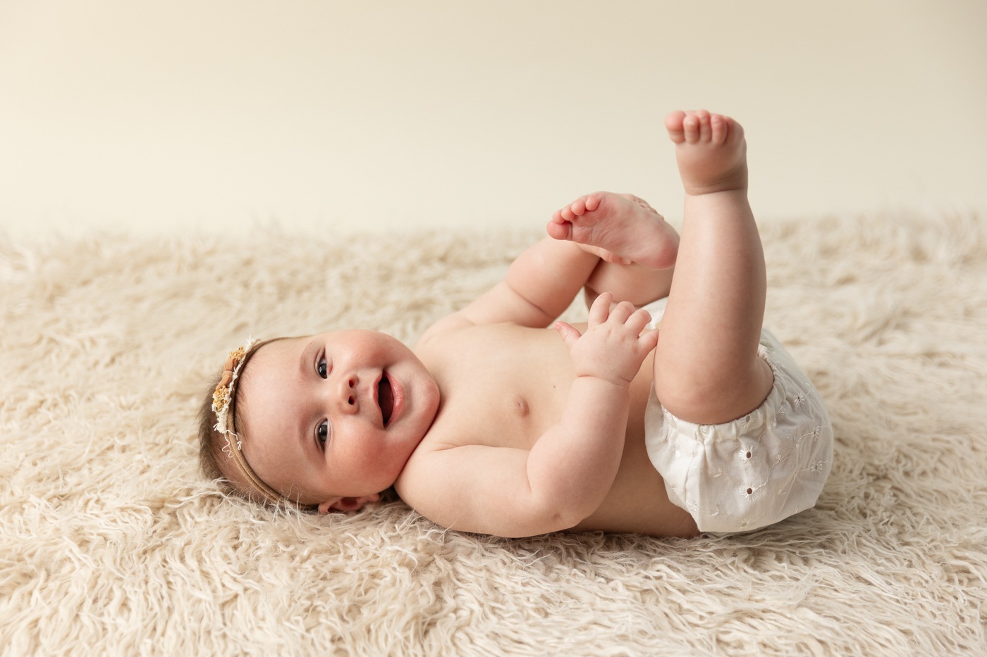 Photographe bébé à Montréal. Photographe bébé six mois Montréal. Séance photo milestone à Montréal. Montreal baby photographer. Montreal six month old baby photographer. Montreal milestone session.