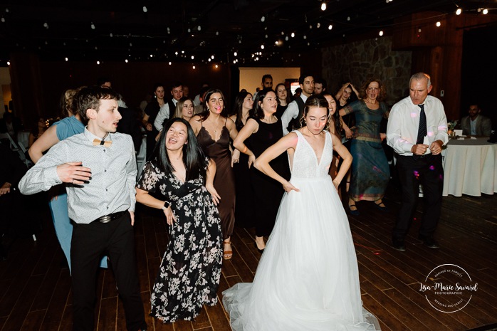 Wedding dance floor photos. Wedding party photos. Mariage au Grand Lodge Mont-Tremblant. Photographe de mariage à Mont-Tremblant. Grand Lodge Mont-Tremblant wedding. Mont Tremblant wedding photographer.