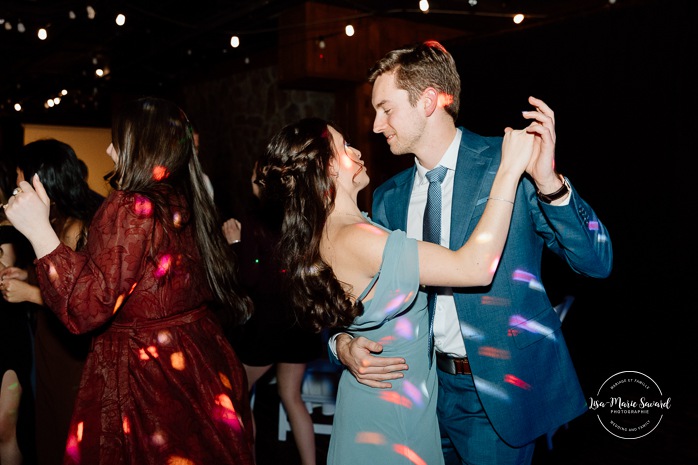 Wedding dance floor photos. Wedding party photos. Mariage au Grand Lodge Mont-Tremblant. Photographe de mariage à Mont-Tremblant. Grand Lodge Mont-Tremblant wedding. Mont Tremblant wedding photographer.