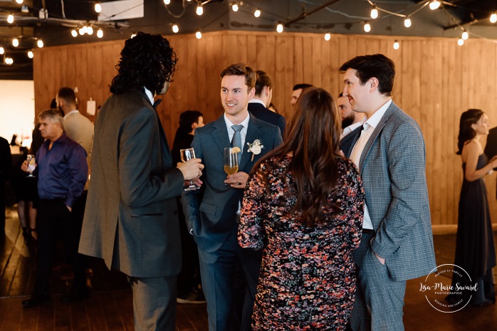 Log cabin wedding photos. Wooden cabin wedding photos. Indoor wedding photos. Mariage au Grand Lodge Mont-Tremblant. Photographe de mariage à Mont-Tremblant. Grand Lodge Mont-Tremblant wedding. Mont Tremblant wedding photographer.