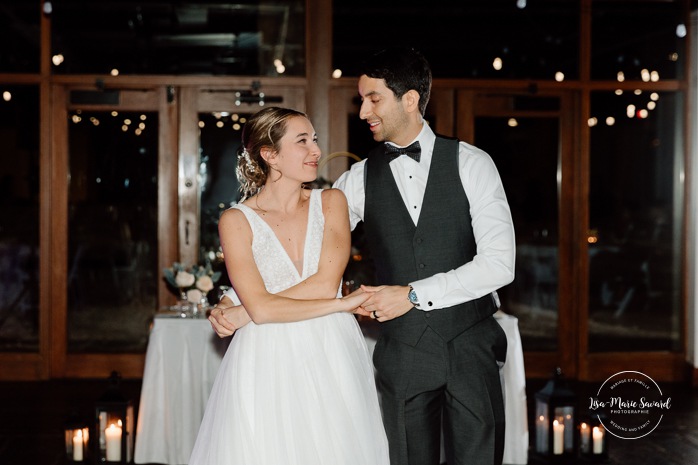 Bride and groom first dance photos. Mariage au Grand Lodge Mont-Tremblant. Photographe de mariage à Mont-Tremblant. Grand Lodge Mont-Tremblant wedding. Mont Tremblant wedding photographer.