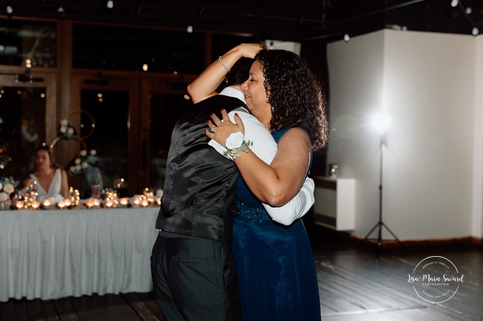 Mother of the groom first dance photos. Mariage au Grand Lodge Mont-Tremblant. Photographe de mariage à Mont-Tremblant. Grand Lodge Mont-Tremblant wedding. Mont Tremblant wedding photographer.