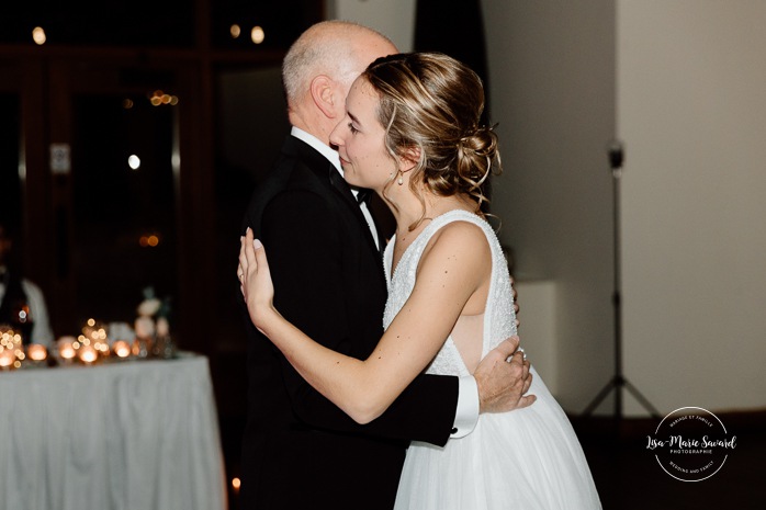Father of the bride first dance photos. Mariage au Grand Lodge Mont-Tremblant. Photographe de mariage à Mont-Tremblant. Grand Lodge Mont-Tremblant wedding. Mont Tremblant wedding photographer.