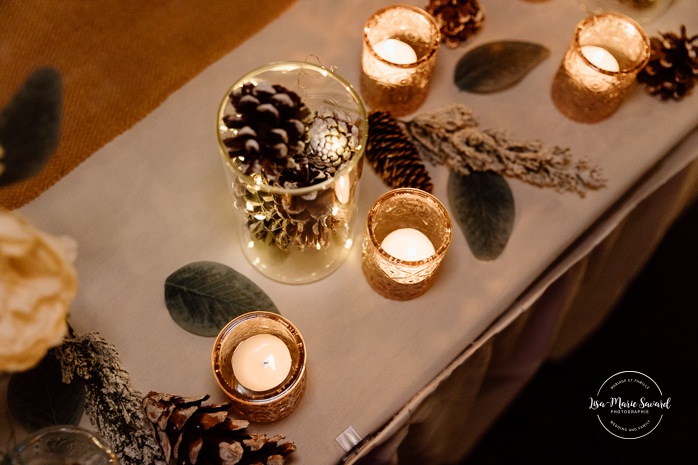 Cabin wedding reception. Winter wedding decor ideas. Mariage au Grand Lodge Mont-Tremblant. Photographe de mariage à Mont-Tremblant. Grand Lodge Mont-Tremblant wedding. Mont Tremblant wedding photographer.