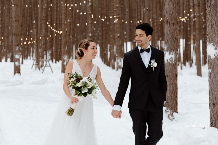 Winter wedding photos ideas. Winter forest wedding photos. Snowy wedding photo. Mariage au Grand Lodge Mont-Tremblant. Photographe de mariage à Mont-Tremblant. Grand Lodge Mont-Tremblant wedding. Mont Tremblant wedding photographer.