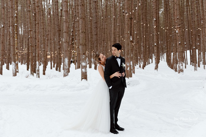 Winter wedding photos ideas. Winter forest wedding photos. Snowy wedding photo. Mariage au Grand Lodge Mont-Tremblant. Photographe de mariage à Mont-Tremblant. Grand Lodge Mont-Tremblant wedding. Mont Tremblant wedding photographer.