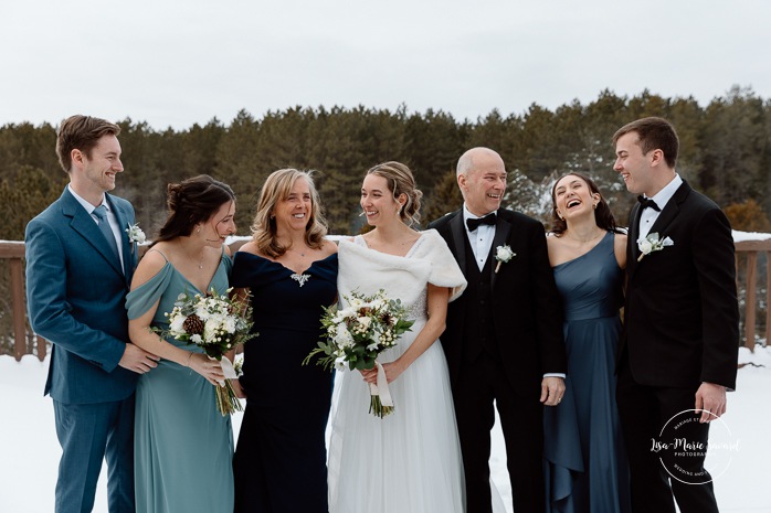 Winter wedding family photos. Winter bridal party photos. Mariage au Grand Lodge Mont-Tremblant. Photographe de mariage à Mont-Tremblant. Grand Lodge Mont-Tremblant wedding. Mont Tremblant wedding photographer.