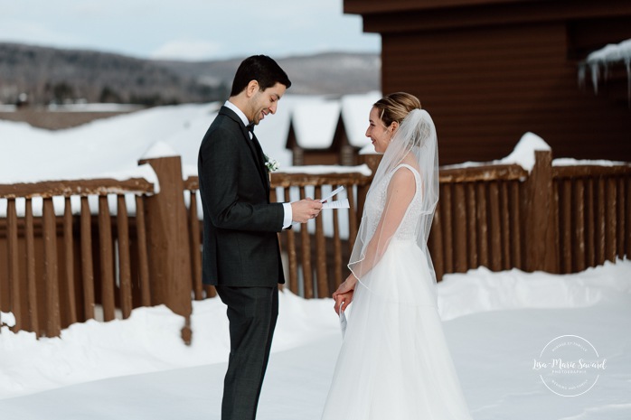 Winter wedding first look. Rooftop wedding first look. Mariage au Grand Lodge Mont-Tremblant. Photographe de mariage à Mont-Tremblant. Grand Lodge Mont-Tremblant wedding. Mont Tremblant wedding photographer.