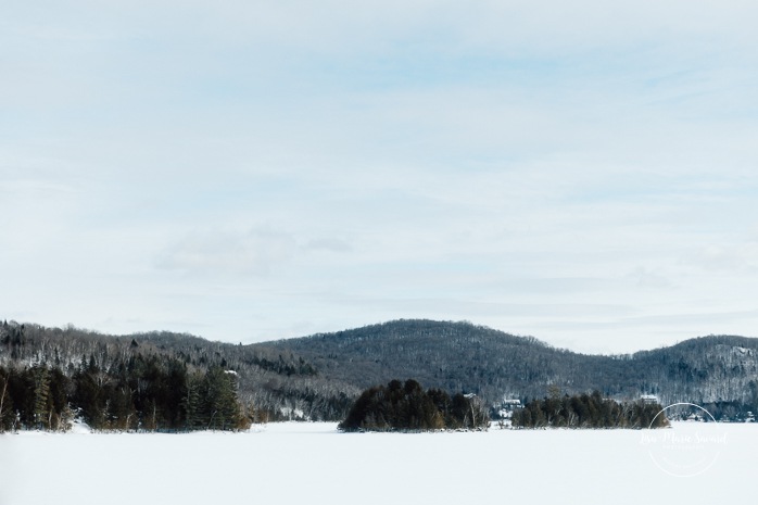 Winter wedding in wooden cabin. Mariage au Grand Lodge Mont-Tremblant. Photographe de mariage à Mont-Tremblant. Grand Lodge Mont-Tremblant wedding. Mont Tremblant wedding photographer.