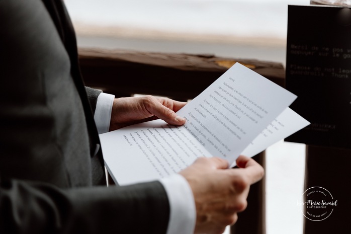 Groom reading wedding vows. Mariage au Grand Lodge Mont-Tremblant. Photographe de mariage à Mont-Tremblant. Grand Lodge Mont-Tremblant wedding. Mont Tremblant wedding photographer.