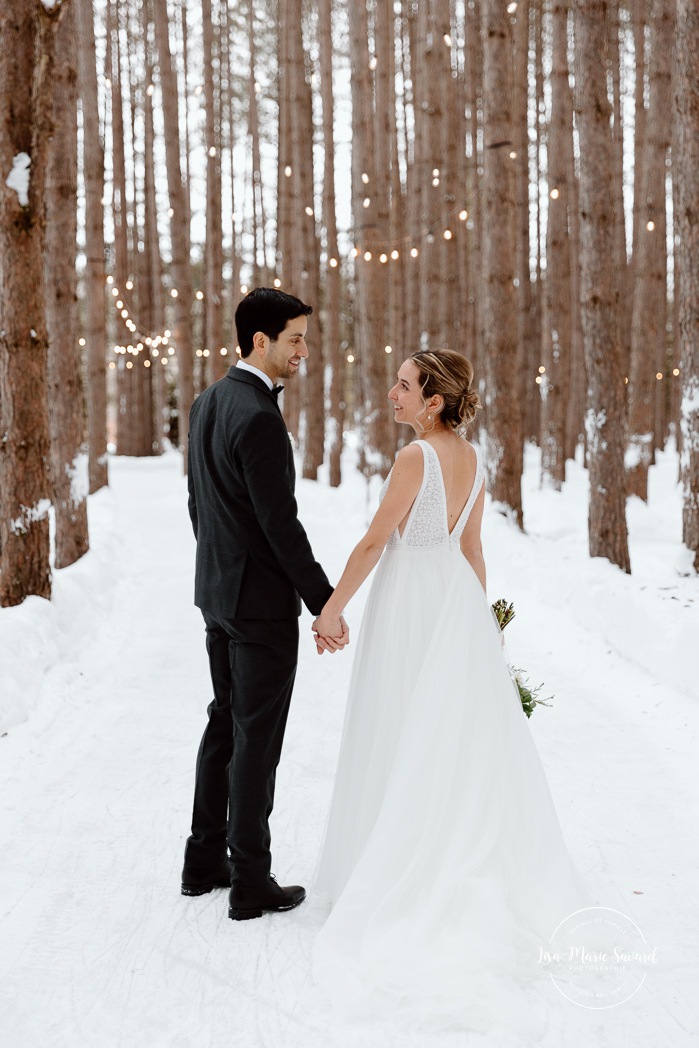 Winter wedding photos ideas. Winter forest wedding photos. Snowy wedding photo. Mariage au Grand Lodge Mont-Tremblant. Photographe de mariage à Mont-Tremblant. Grand Lodge Mont-Tremblant wedding. Mont Tremblant wedding photographer.