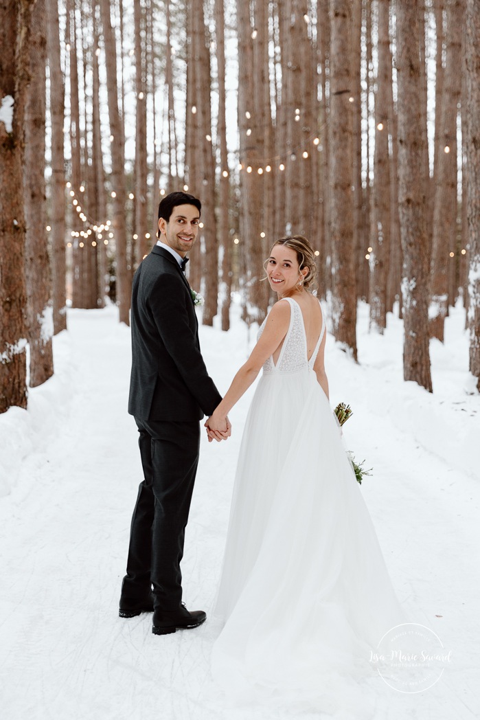 Winter wedding photos ideas. Winter forest wedding photos. Snowy wedding photo. Mariage au Grand Lodge Mont-Tremblant. Photographe de mariage à Mont-Tremblant. Grand Lodge Mont-Tremblant wedding. Mont Tremblant wedding photographer.