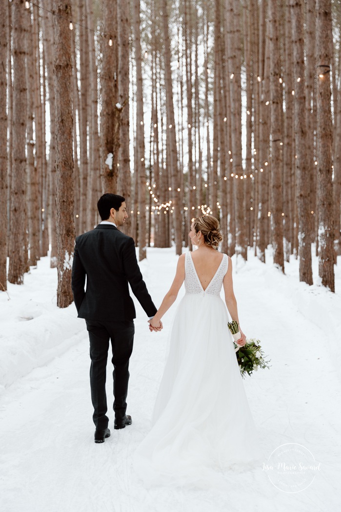 Winter wedding photos ideas. Winter forest wedding photos. Snowy wedding photo. Mariage au Grand Lodge Mont-Tremblant. Photographe de mariage à Mont-Tremblant. Grand Lodge Mont-Tremblant wedding. Mont Tremblant wedding photographer.