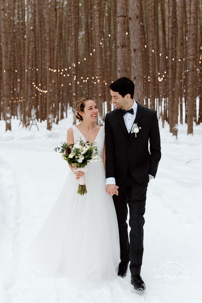 Winter wedding photos ideas. Winter forest wedding photos. Snowy wedding photo. Mariage au Grand Lodge Mont-Tremblant. Photographe de mariage à Mont-Tremblant. Grand Lodge Mont-Tremblant wedding. Mont Tremblant wedding photographer.