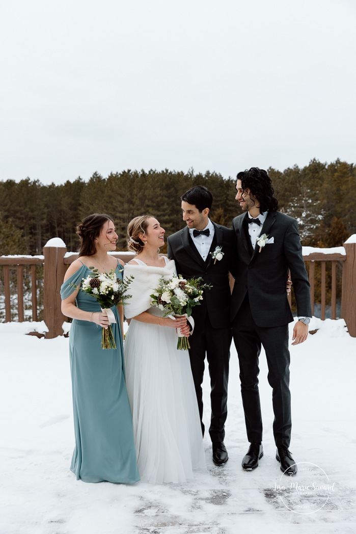 Winter wedding family photos. Winter bridal party photos. Mariage au Grand Lodge Mont-Tremblant. Photographe de mariage à Mont-Tremblant. Grand Lodge Mont-Tremblant wedding. Mont Tremblant wedding photographer.