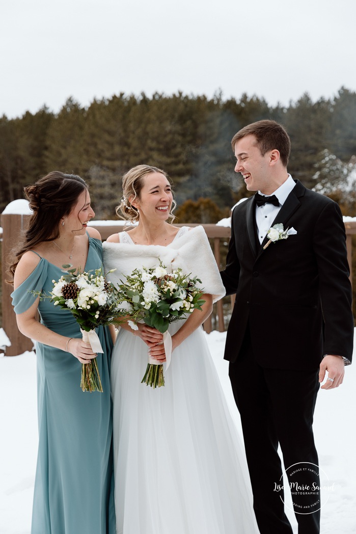 Winter wedding family photos. Winter bridal party photos. Mariage au Grand Lodge Mont-Tremblant. Photographe de mariage à Mont-Tremblant. Grand Lodge Mont-Tremblant wedding. Mont Tremblant wedding photographer.