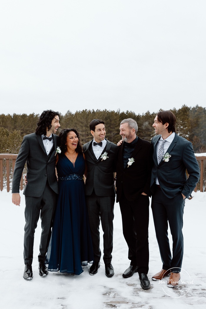 Winter wedding family photos. Winter bridal party photos. Mariage au Grand Lodge Mont-Tremblant. Photographe de mariage à Mont-Tremblant. Grand Lodge Mont-Tremblant wedding. Mont Tremblant wedding photographer.