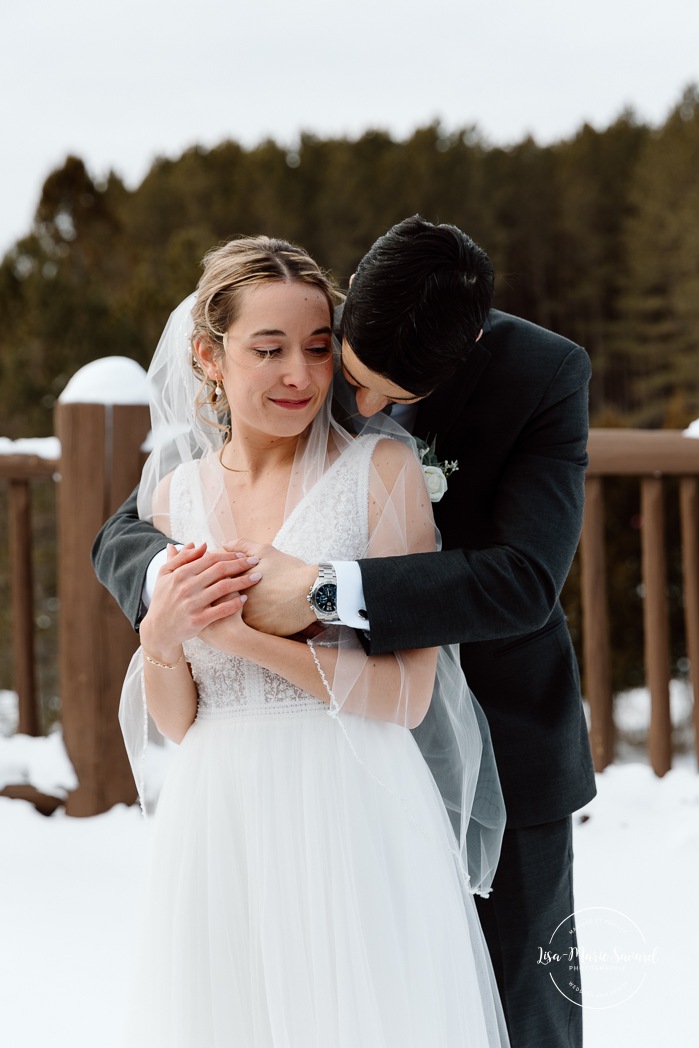 Winter wedding photos ideas. Rooftop wedding photos. Mariage au Grand Lodge Mont-Tremblant. Photographe de mariage à Mont-Tremblant. Grand Lodge Mont-Tremblant wedding. Mont Tremblant wedding photographer.