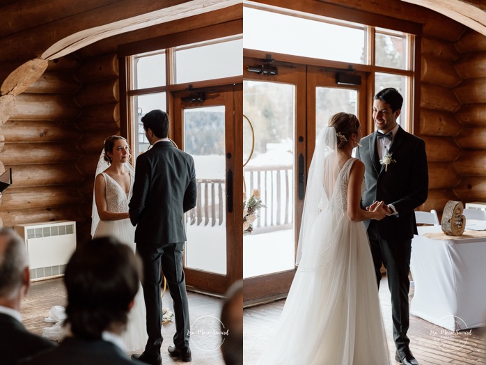 Log cabin wedding ceremony. Mariage au Grand Lodge Mont-Tremblant. Photographe de mariage à Mont-Tremblant. Grand Lodge Mont-Tremblant wedding. Mont Tremblant wedding photographer.