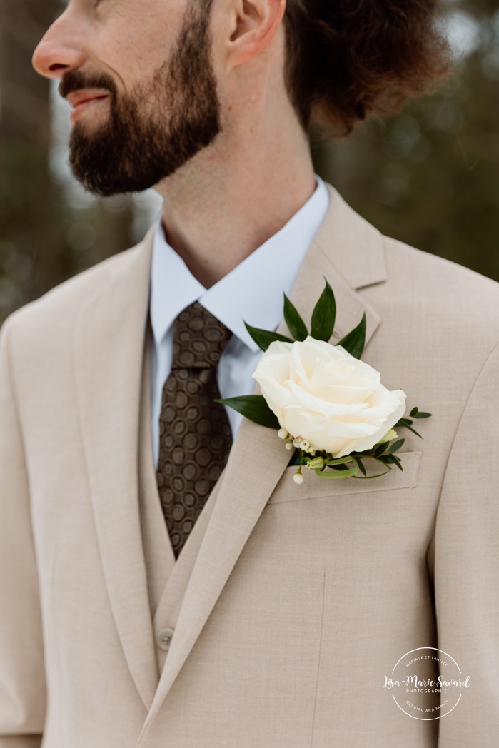 Winter wedding photos. Cabin wedding photos. Biracial wedding photos. Mixed couple wedding photos. Black bride and white groom wedding photos. Photographe de mariage à Trois-Rivières. Manoir des Forges. Photographe de mariage en Mauricie.
