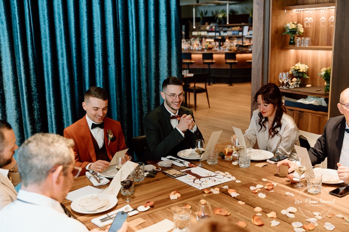 Mariage intime au centre-ville de Montréal. Mariage chez Les enfants terribles Place-Ville-Marie. Photographe de mariage LGBTQ+ friendly à Montréal. Downtown Montreal intimate wedding photos. Montreal LGBTQ+ friendly photographer.