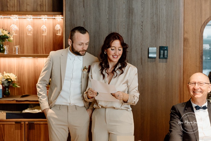 Mariage intime au centre-ville de Montréal. Mariage chez Les enfants terribles Place-Ville-Marie. Photographe de mariage LGBTQ+ friendly à Montréal. Downtown Montreal intimate wedding photos. Montreal LGBTQ+ friendly photographer.