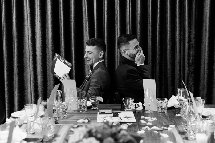 Mariage intime au centre-ville de Montréal. Mariage chez Les enfants terribles Place-Ville-Marie. Photographe de mariage LGBTQ+ friendly à Montréal. Downtown Montreal intimate wedding photos. Montreal LGBTQ+ friendly photographer.