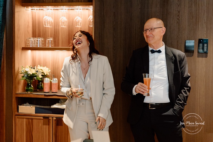 Mariage intime au centre-ville de Montréal. Mariage chez Les enfants terribles Place-Ville-Marie. Photographe de mariage LGBTQ+ friendly à Montréal. Downtown Montreal intimate wedding photos. Montreal LGBTQ+ friendly photographer.
