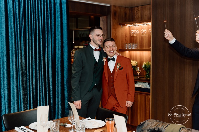 Mariage intime au centre-ville de Montréal. Mariage chez Les enfants terribles Place-Ville-Marie. Photographe de mariage LGBTQ+ friendly à Montréal. Downtown Montreal intimate wedding photos. Montreal LGBTQ+ friendly photographer.
