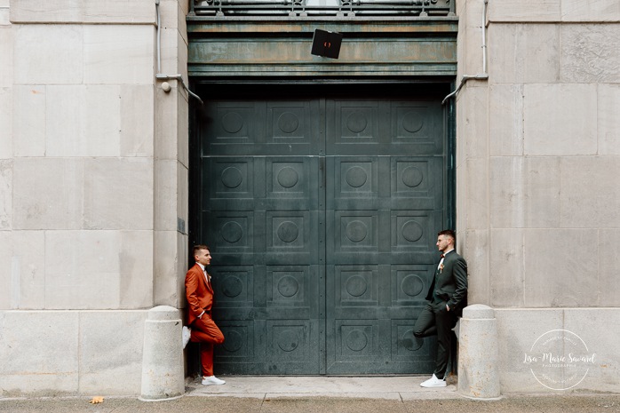 Mariage intime dans le Vieux-Montréal. Photographe de mariage LGBTQ+ friendly à Montréal. Old Montreal intimate wedding photos. Montreal LGBTQ+ friendly photographer.