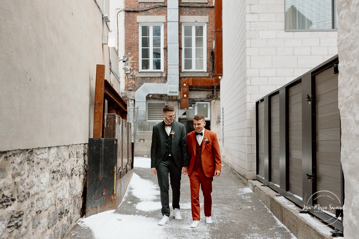Mariage intime dans le Vieux-Montréal. Photographe de mariage LGBTQ+ friendly à Montréal. Old Montreal intimate wedding photos. Montreal LGBTQ+ friendly photographer.