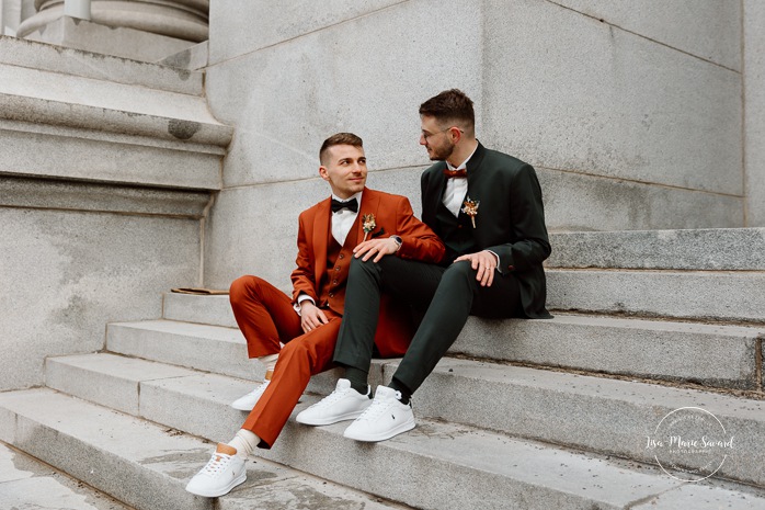 Mariage intime dans le Vieux-Montréal. Photographe de mariage LGBTQ+ friendly à Montréal. Old Montreal intimate wedding photos. Montreal LGBTQ+ friendly photographer.