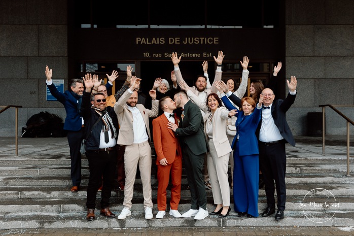 Intimate courthouse wedding ceremony. Mariage intime au Palais de justice de Montréal. Mariage intime dans le Vieux-Montréal. Photographe de mariage LGBTQ+ friendly à Montréal. Intimate Montreal courthouse wedding. Old Montreal intimate wedding photos. Montreal LGBTQ+ friendly photographer.