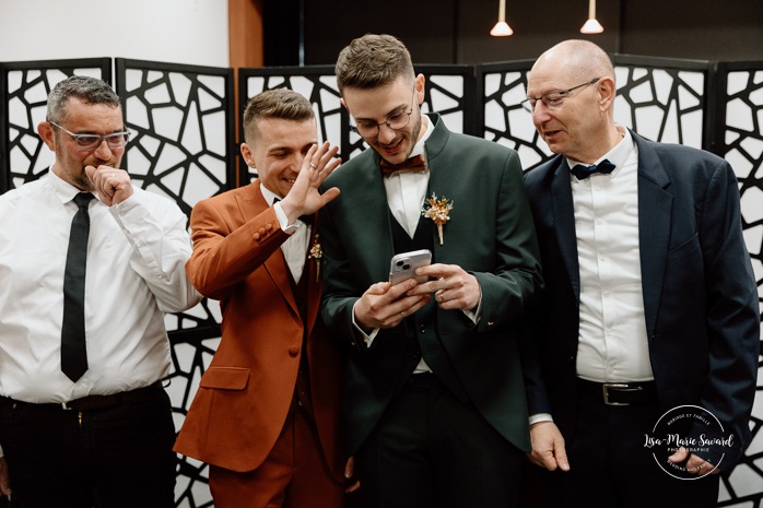 Intimate courthouse wedding ceremony. Mariage intime au Palais de justice de Montréal. Mariage intime dans le Vieux-Montréal. Photographe de mariage LGBTQ+ friendly à Montréal. Intimate Montreal courthouse wedding. Old Montreal intimate wedding photos. Montreal LGBTQ+ friendly photographer.