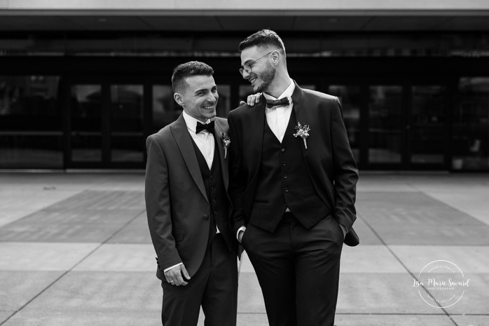 Mariage intime au centre ville de Montréal. Photos de mariage Place-Ville-Marie. Photographe de mariage LGBTQ+ friendly à Montréal. Downtown Montreal intimate wedding photos. Place-Ville-Marie wedding photos. Montreal LGBTQ+ friendly photographer.