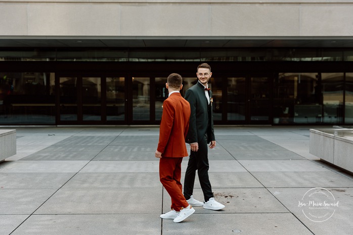 Mariage intime au centre ville de Montréal. Photos de mariage Place-Ville-Marie. Photographe de mariage LGBTQ+ friendly à Montréal. Downtown Montreal intimate wedding photos. Place-Ville-Marie wedding photos. Montreal LGBTQ+ friendly photographer.