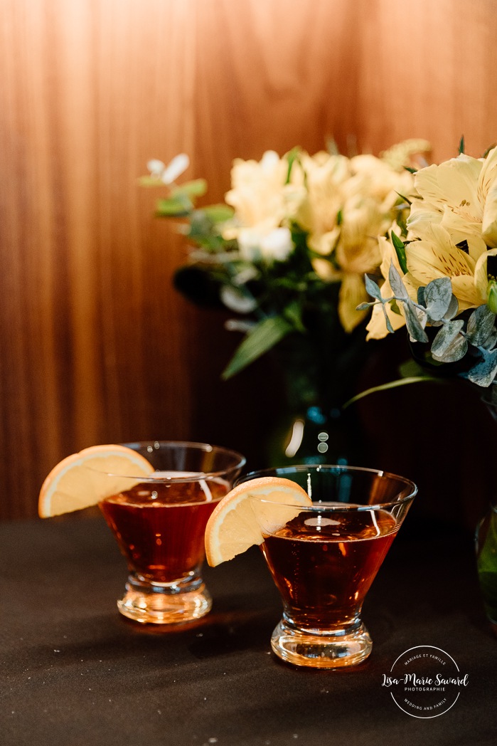 Mariage intime au centre-ville de Montréal. Mariage chez Les enfants terribles Place-Ville-Marie. Photographe de mariage LGBTQ+ friendly à Montréal. Downtown Montreal intimate wedding photos. Montreal LGBTQ+ friendly photographer.
