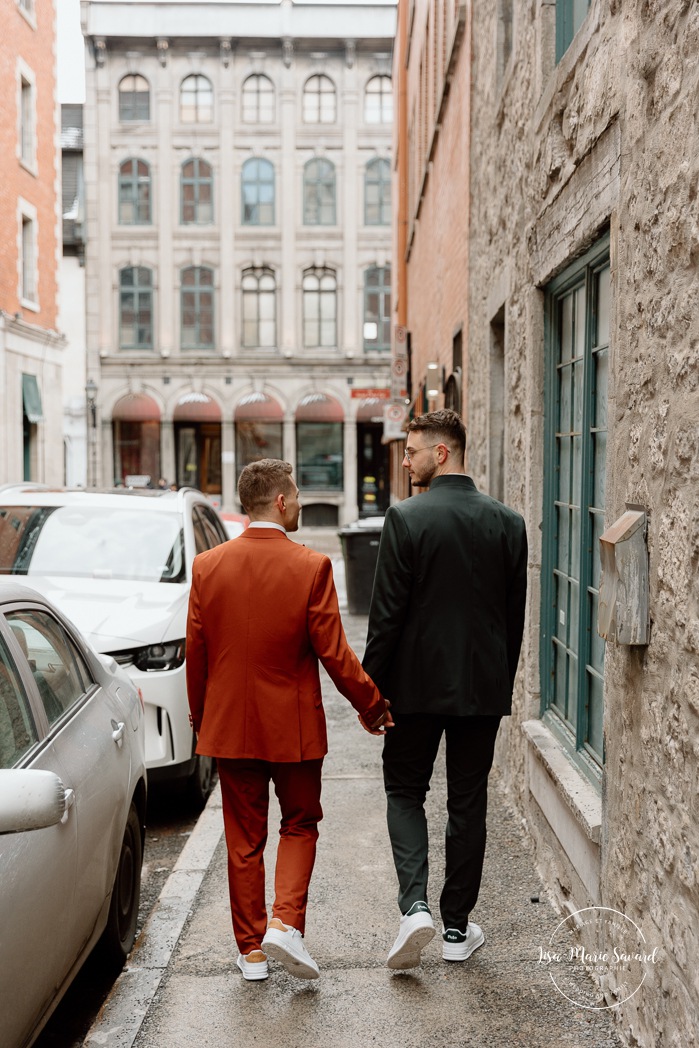 Mariage intime dans le Vieux-Montréal. Photographe de mariage LGBTQ+ friendly à Montréal. Old Montreal intimate wedding photos. Montreal LGBTQ+ friendly photographer.