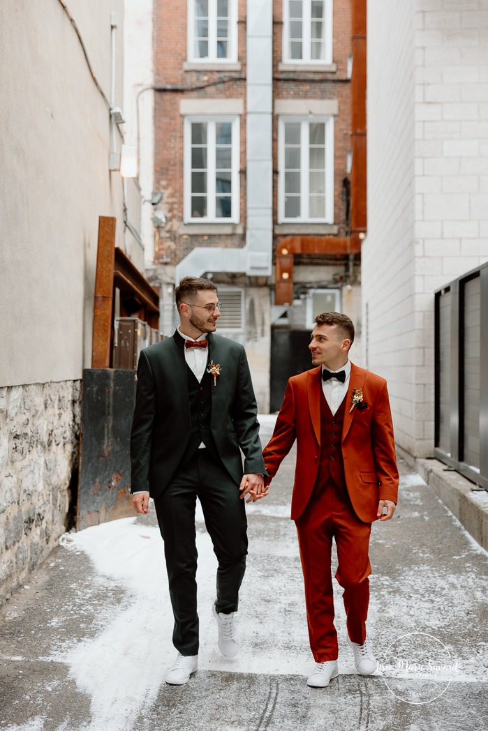 Mariage intime dans le Vieux-Montréal. Photographe de mariage LGBTQ+ friendly à Montréal. Old Montreal intimate wedding photos. Montreal LGBTQ+ friendly photographer.