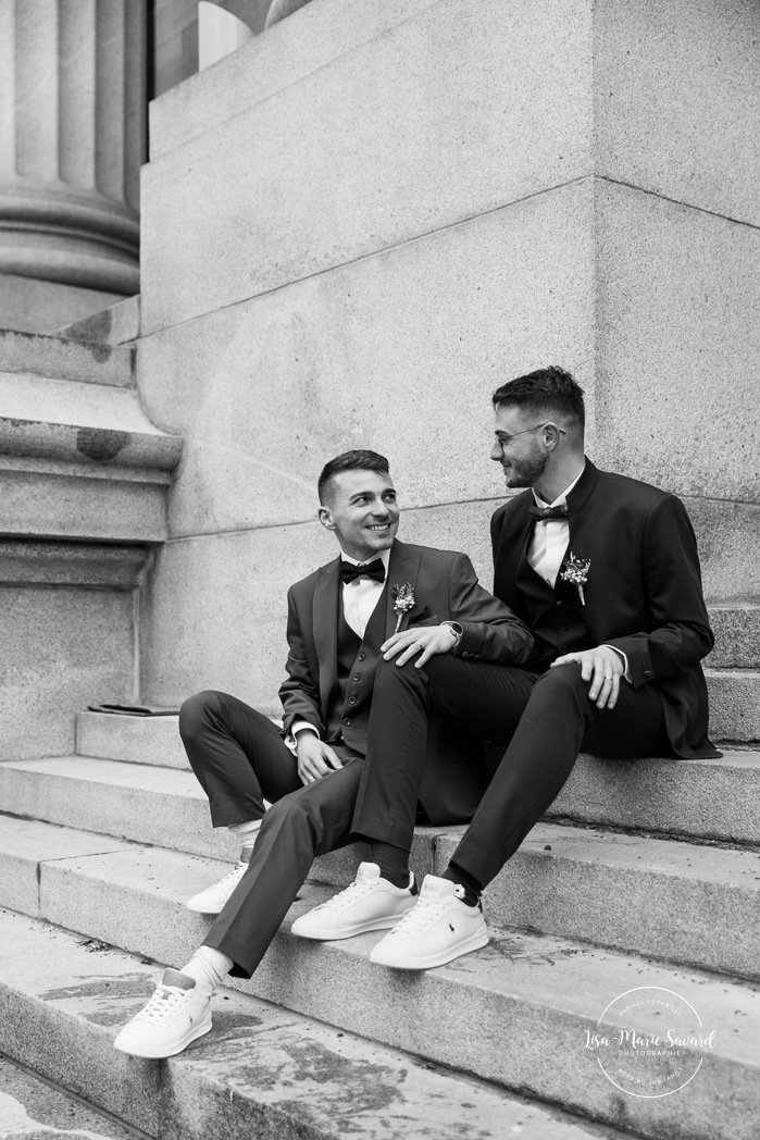 Mariage intime dans le Vieux-Montréal. Photographe de mariage LGBTQ+ friendly à Montréal. Old Montreal intimate wedding photos. Montreal LGBTQ+ friendly photographer.