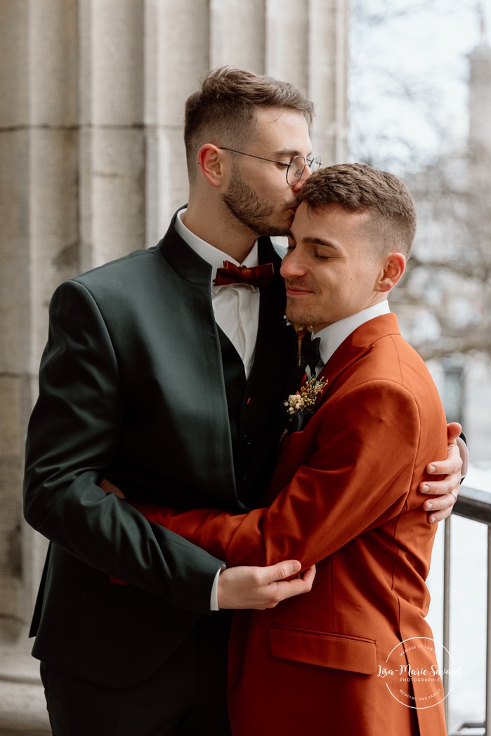 Mariage intime dans le Vieux-Montréal. Photographe de mariage LGBTQ+ friendly à Montréal. Old Montreal intimate wedding photos. Montreal LGBTQ+ friendly photographer.