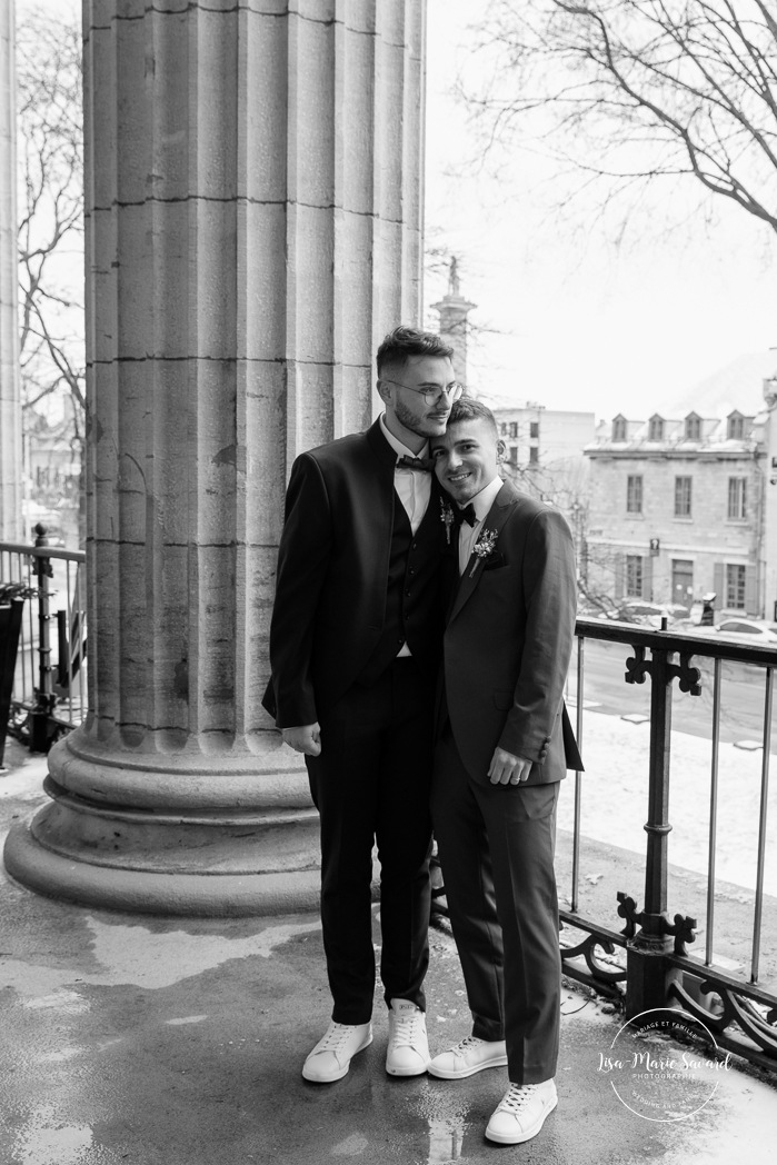 Mariage intime dans le Vieux-Montréal. Photographe de mariage LGBTQ+ friendly à Montréal. Old Montreal intimate wedding photos. Montreal LGBTQ+ friendly photographer.