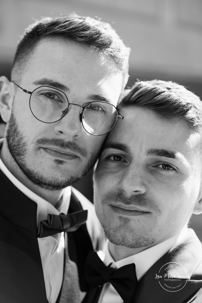 Mariage intime au centre ville de Montréal. Photos de mariage Place-Ville-Marie. Photographe de mariage LGBTQ+ friendly à Montréal. Downtown Montreal intimate wedding photos. Place-Ville-Marie wedding photos. Montreal LGBTQ+ friendly photographer.