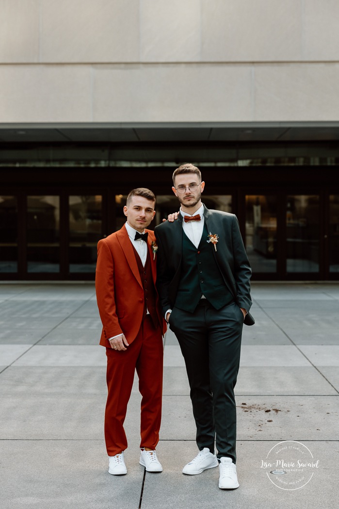 Mariage intime au centre ville de Montréal. Photos de mariage Place-Ville-Marie. Photographe de mariage LGBTQ+ friendly à Montréal. Downtown Montreal intimate wedding photos. Place-Ville-Marie wedding photos. Montreal LGBTQ+ friendly photographer.