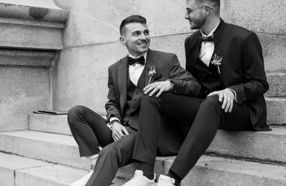 Mariage intime dans le Vieux-Montréal. Photographe de mariage LGBTQ+ friendly à Montréal. Old Montreal intimate wedding photos. Montreal LGBTQ+ friendly photographer.